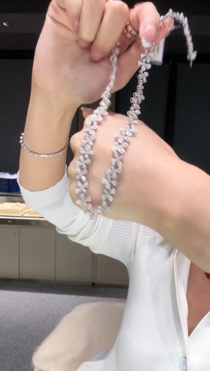 【闪购商品】钻石项链18K金镶嵌LN0915