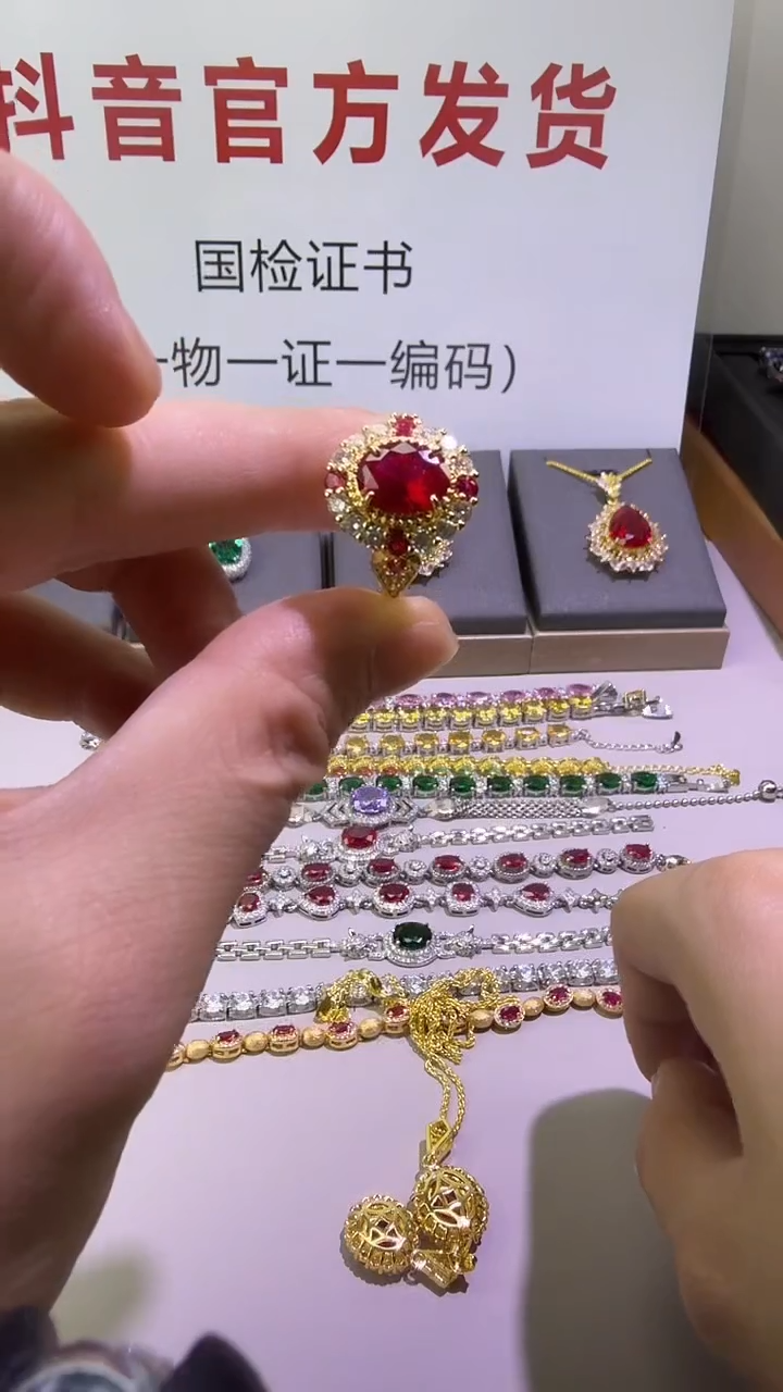 18K金镶嵌戒指红宝石03