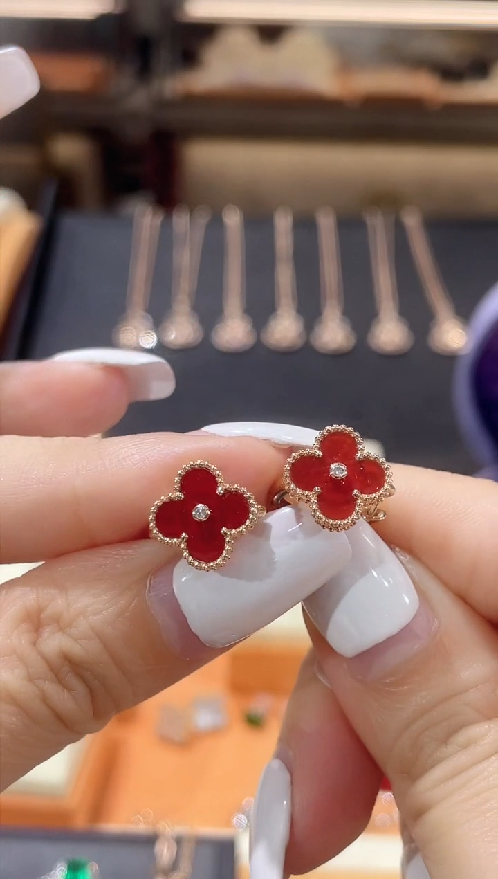 【闪购商品】钻石耳饰18K金镶嵌耳饰