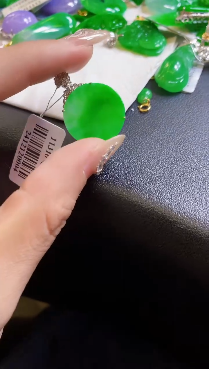 【闪购商品】定制翡翠18K金镶嵌吊坠