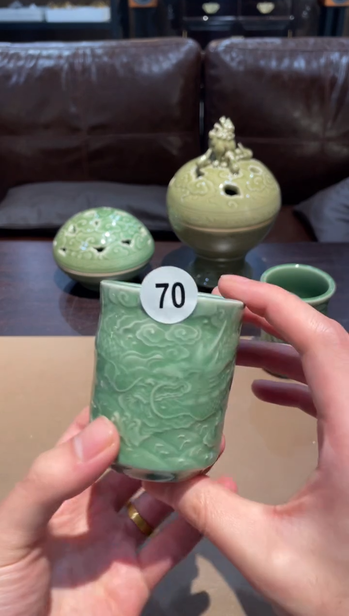 70窑承青瓷龙纹杯