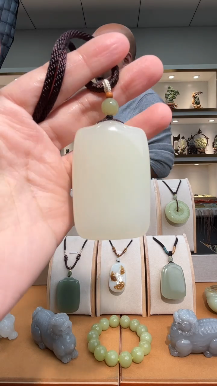 颈饰未镶嵌和田玉苏