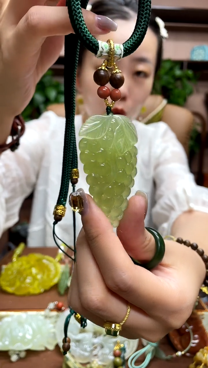 未镶嵌岫玉吊坠·