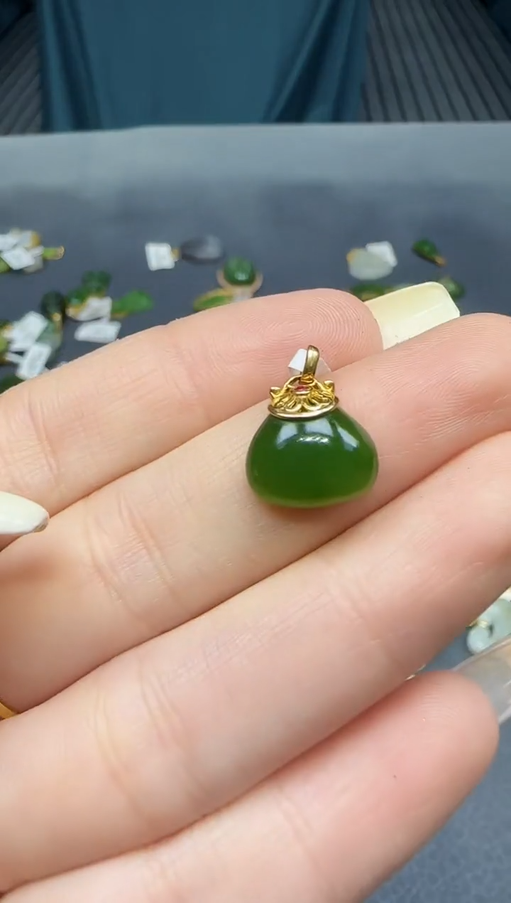 【闪购商品】和田玉挂件18K金镶嵌1