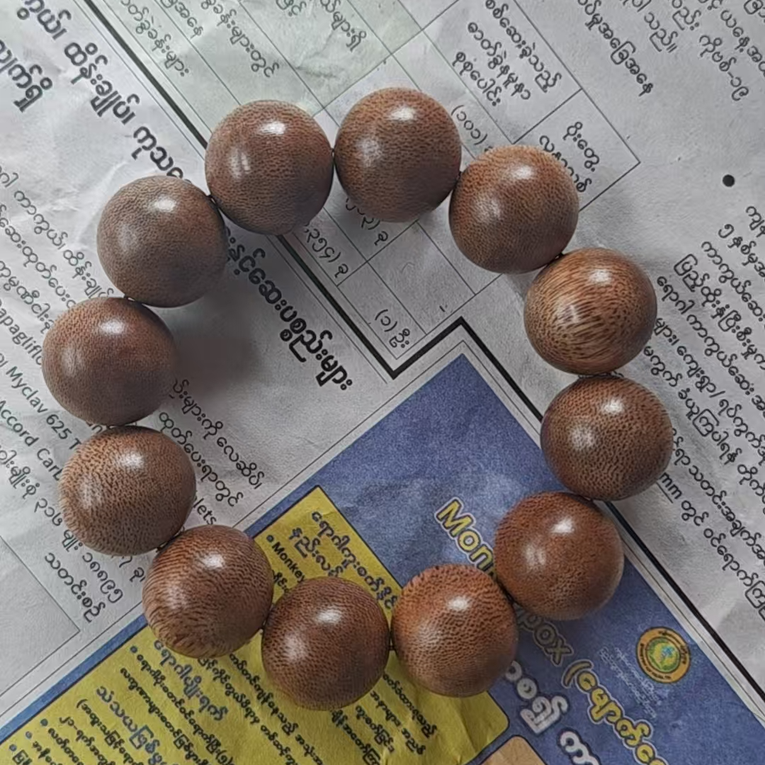 ZQH26G沉香手串2.0CM（多样性发货）