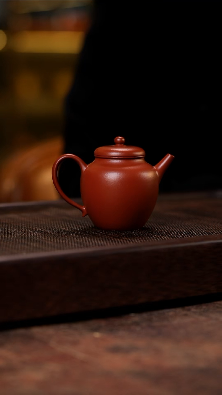 宜兴紫砂赵庄朱泥执壶