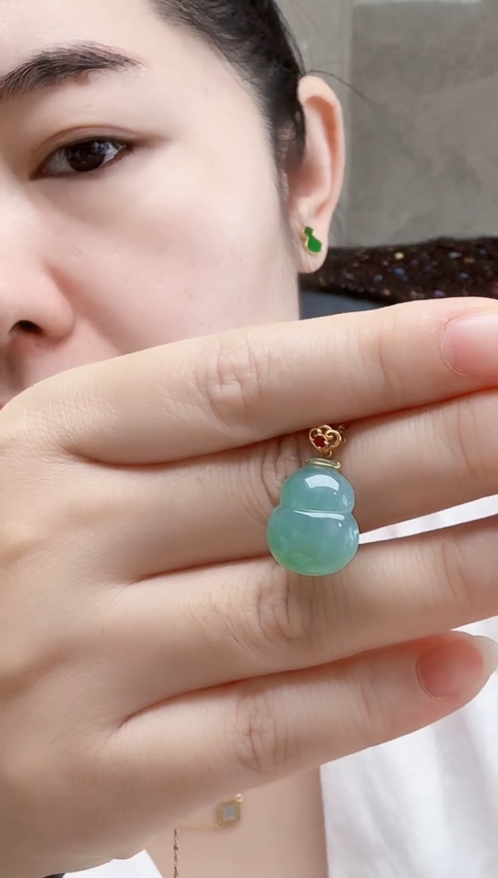 颈饰18K金镶嵌翡翠翡翠葫芦（不含链）