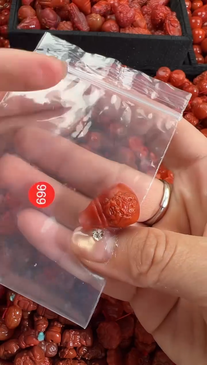 南红玛瑙未镶嵌颈饰1