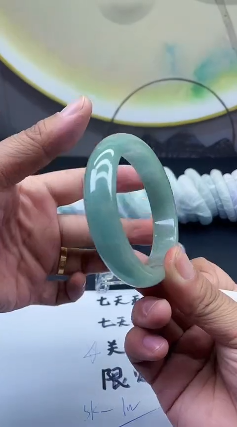 下单就是图片的手镯，放心冲！A509