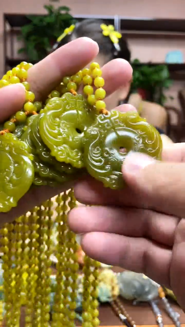 未镶嵌岫玉吊坠多样性发货发其中之一