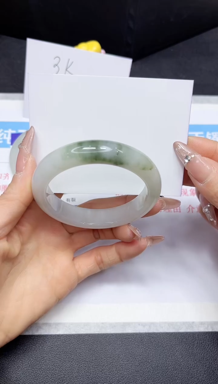 【闪购商品】石英质玉手镯未镶嵌25