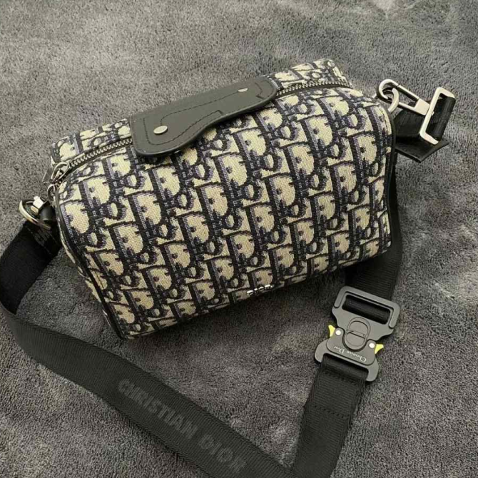 99新 DIOR/迪奥 小花6枫 饭盒包 中号 蓝色 尼龙 金扣
