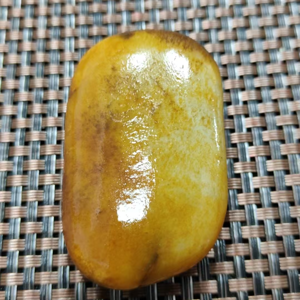 巴依哥精美和田玉98.7克