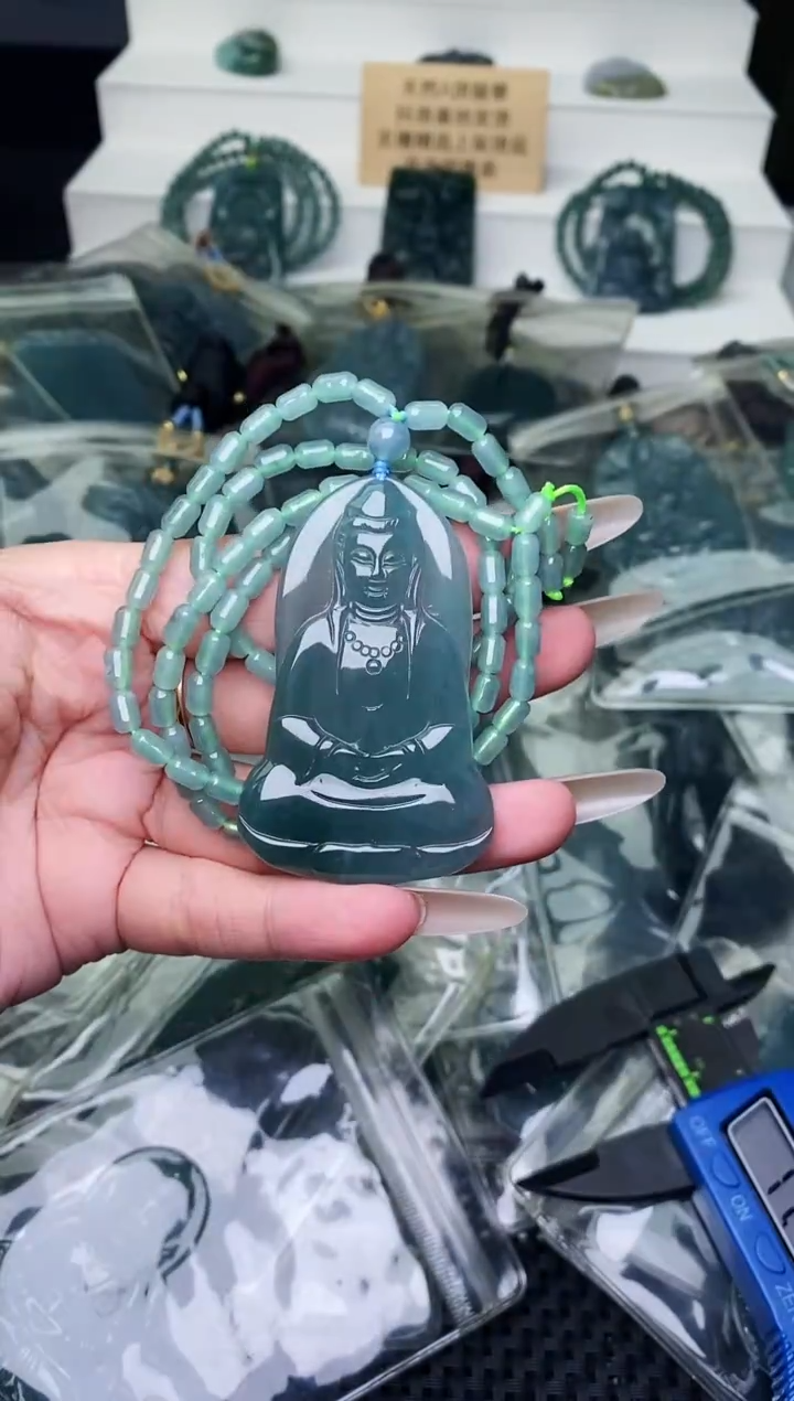 颈饰未镶嵌翡翠 