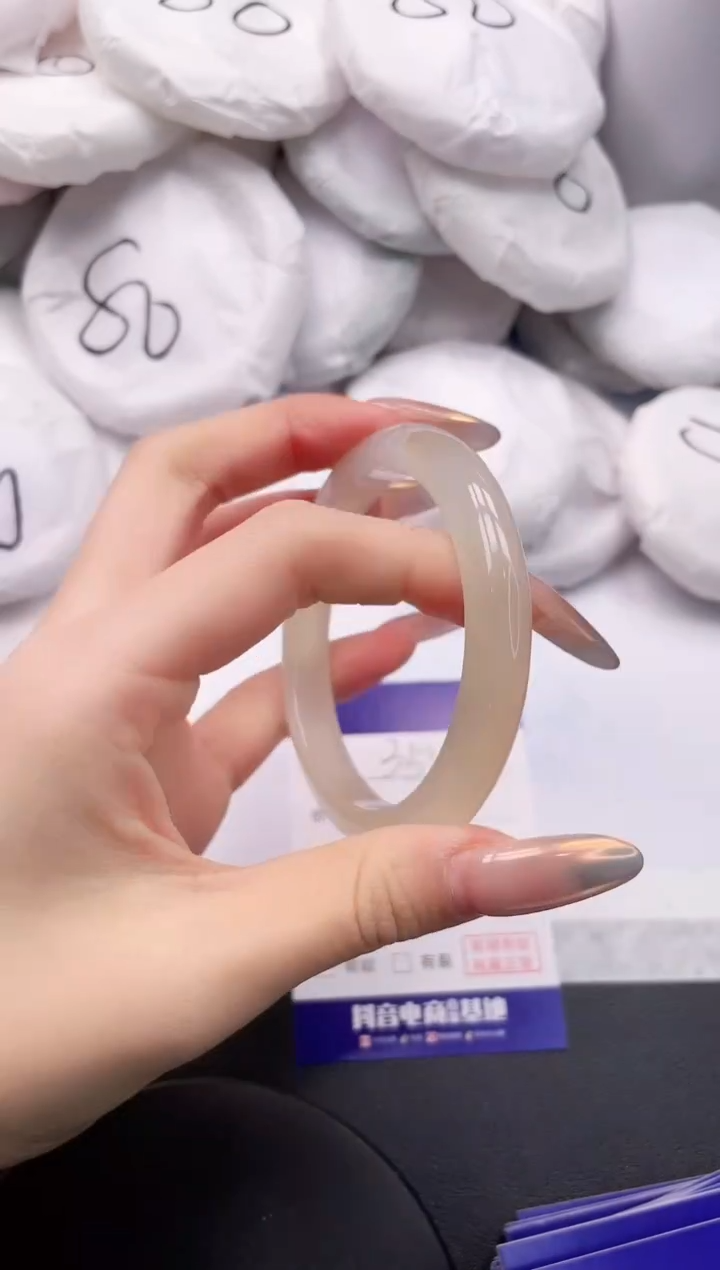 【闪购商品】石英质玉手镯未镶嵌7K354-58