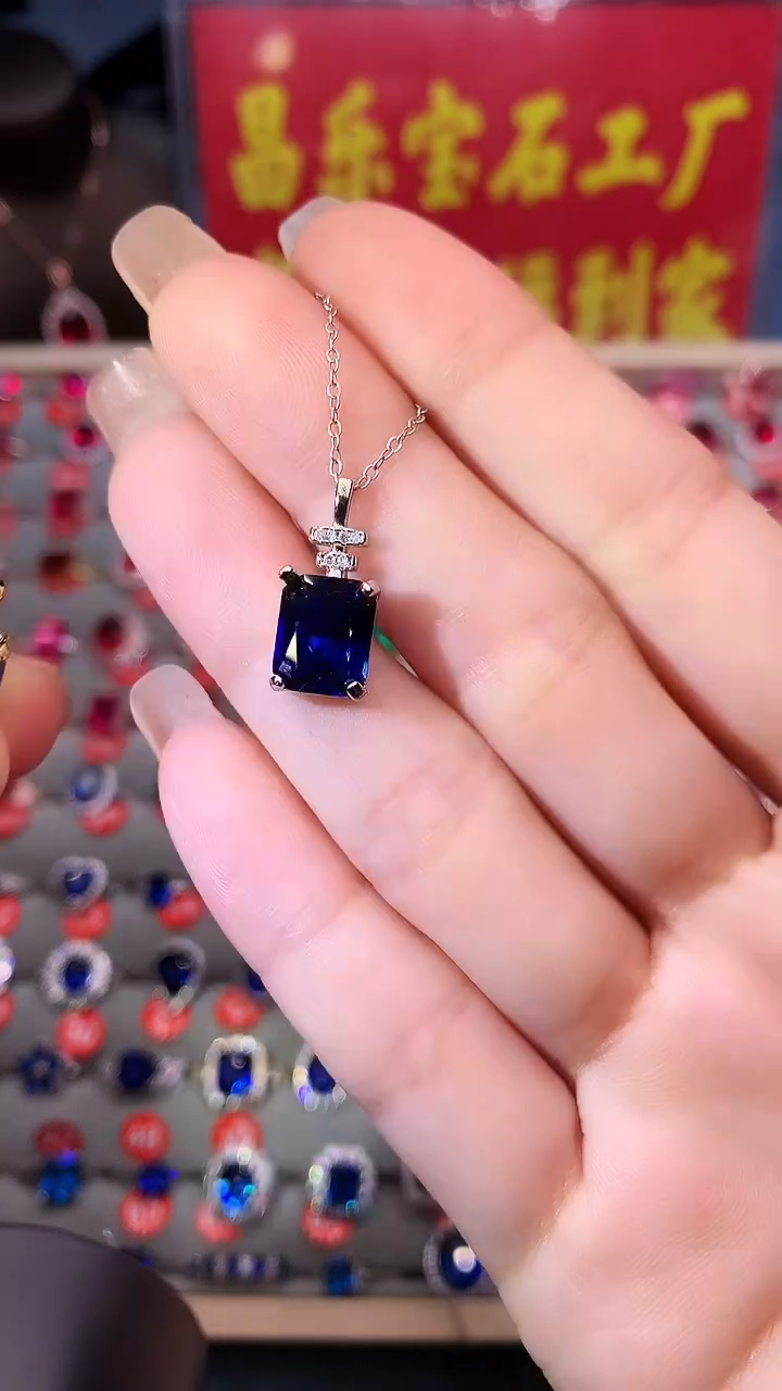 【闪购商品】蓝宝石吊坠(赠链)银S925镶嵌111111