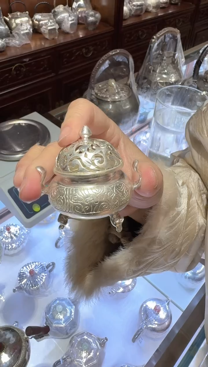 【闪购商品】足银999三足祥云镂空双耳茶宠