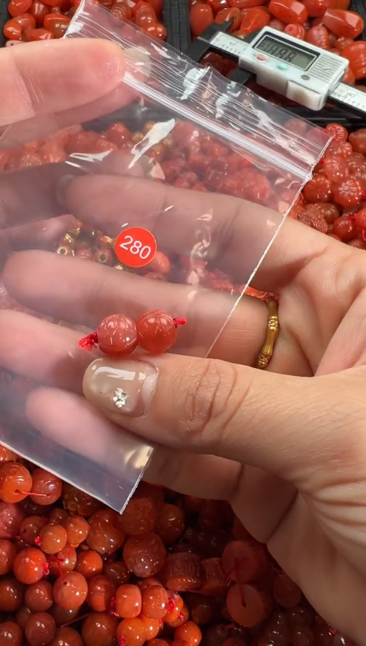 【闪购商品】南红玛瑙颈饰未镶嵌1