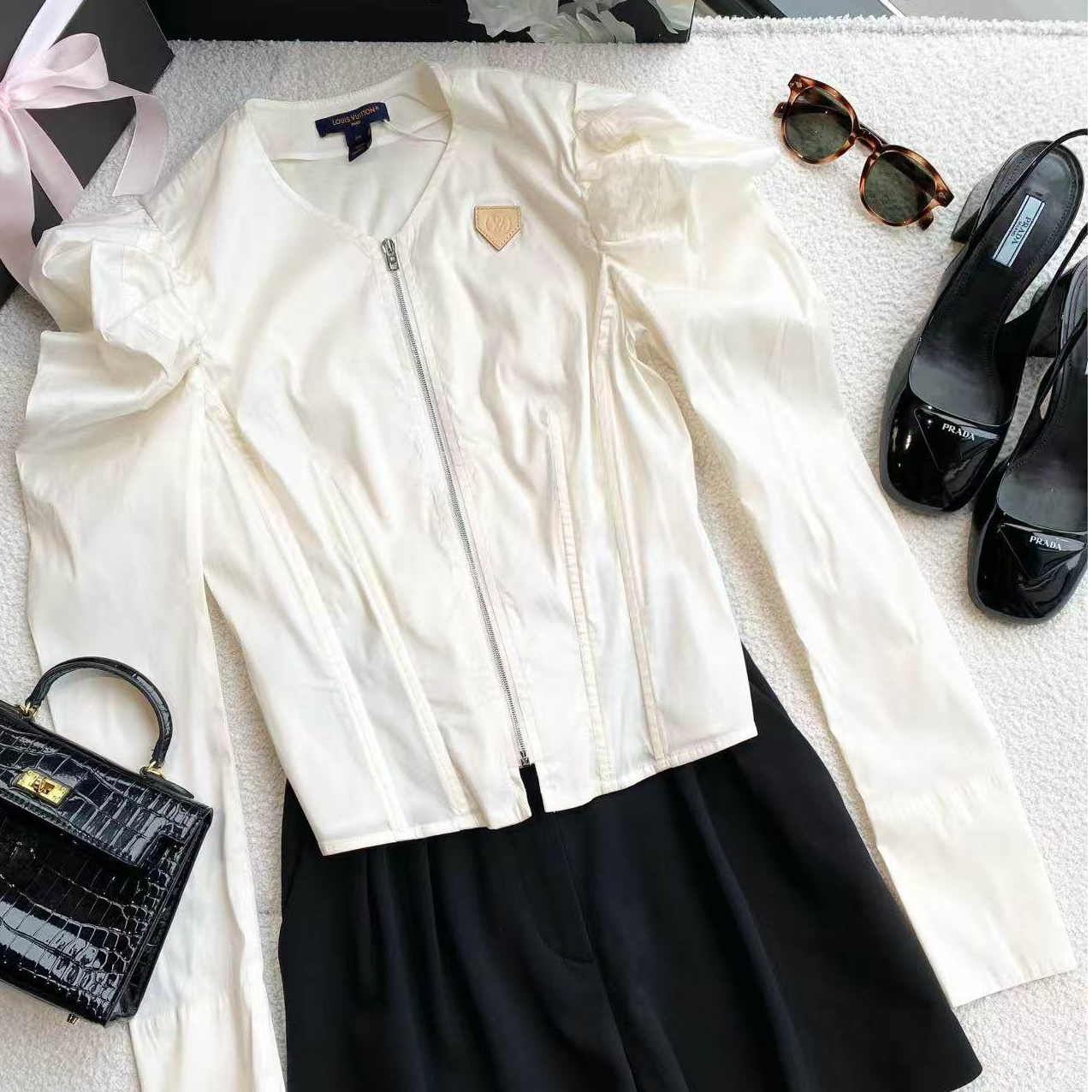 95新 LouisVuitton/路易威登 cc1166 24ss皮牌logo外套 38码