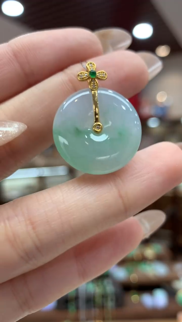 【闪购商品】翡翠吊坠(不含链)18K金镶嵌平安扣