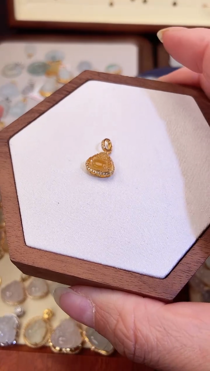 【闪购商品】翡翠颈饰18K金镶嵌11111111