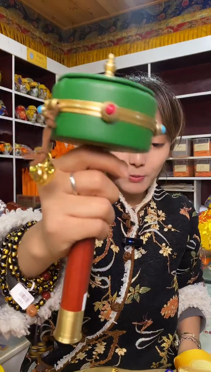 【闪购商品】泥塑绿妈妈手摇转筒-