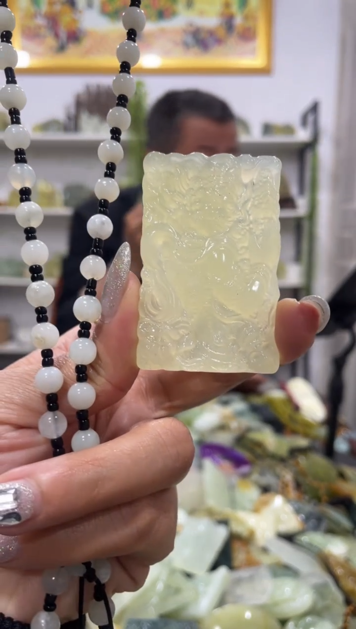 岫玉未镶嵌吊坠             