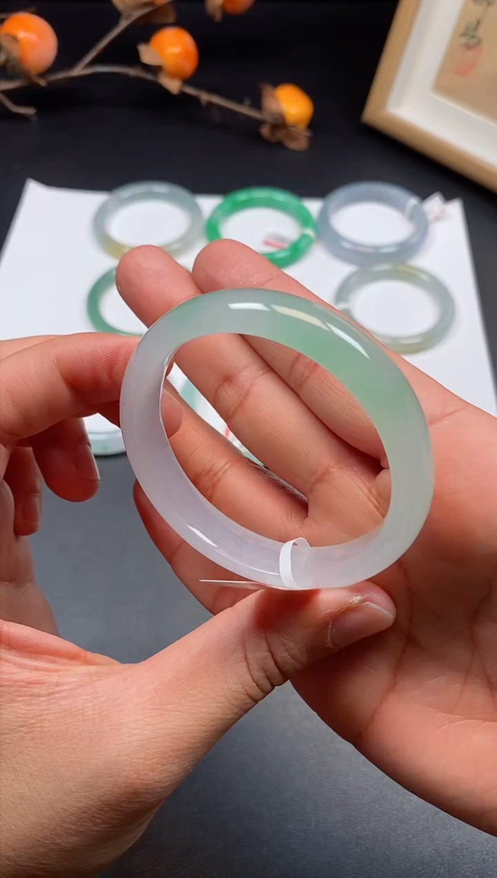 【闪购商品】翡翠手镯未镶嵌桌上57.5*12.4*8.0正圈