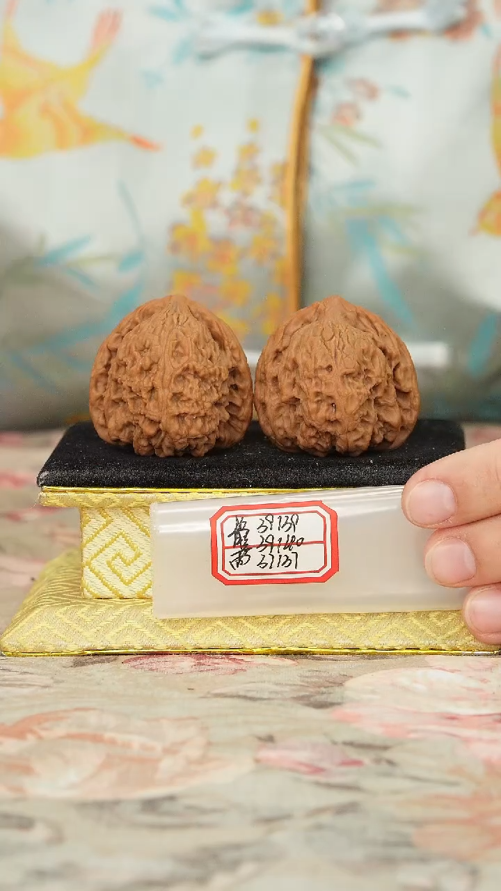 【闪购商品】文玩核桃把件赵喜满南将石