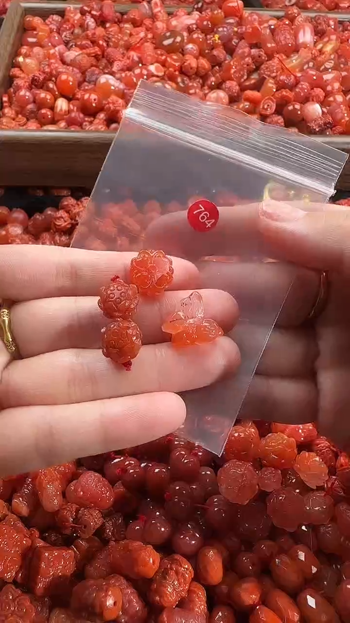 颈饰未镶嵌南红玛瑙1