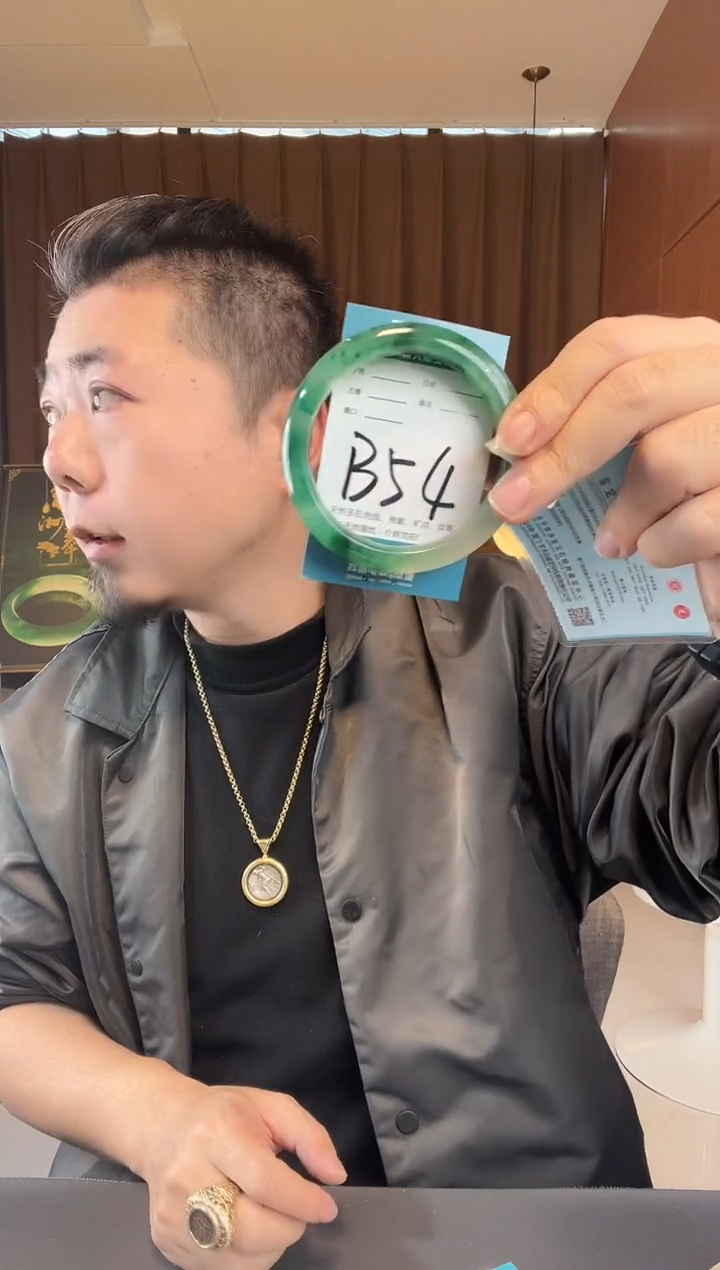 【闪购商品】石英质玉手镯未镶嵌非洲翠