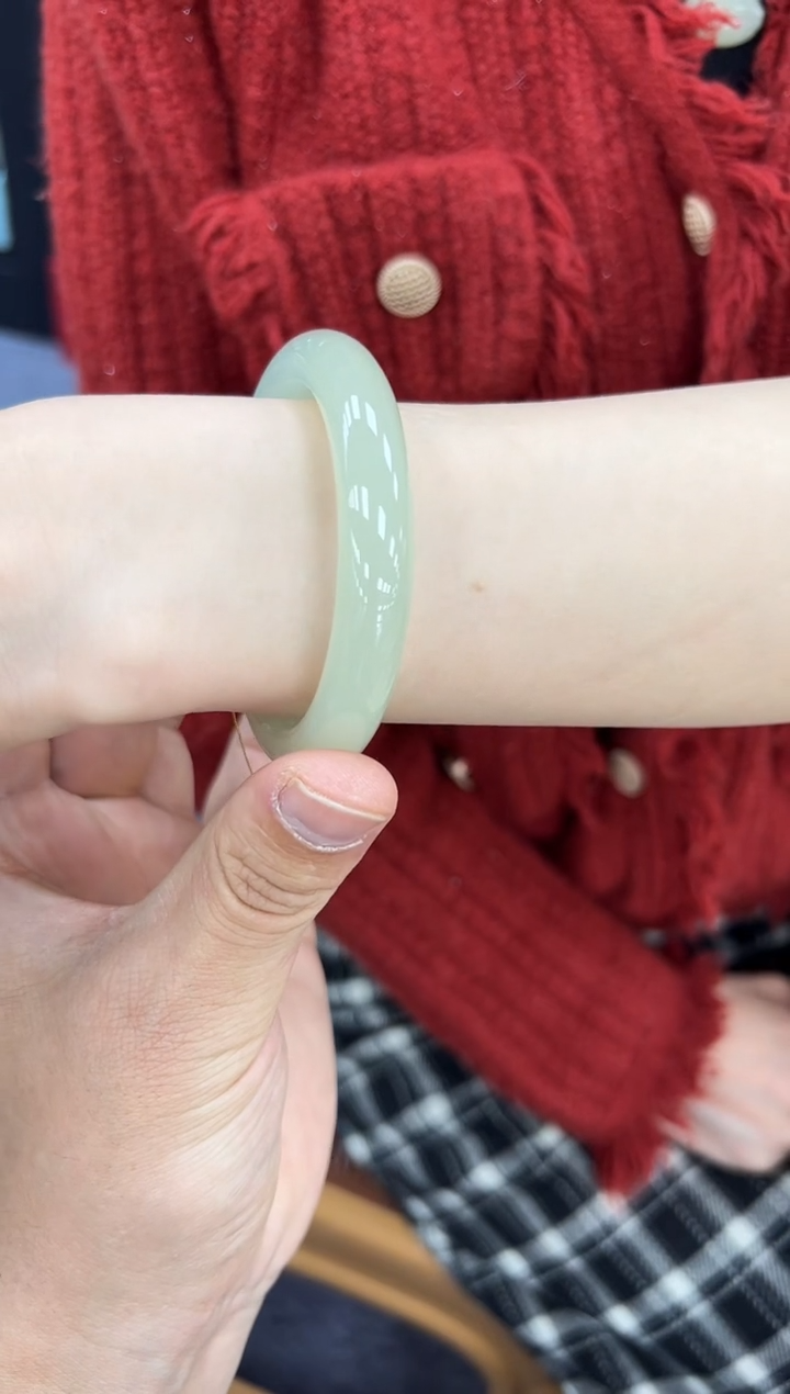 【闪购商品】和田玉手镯未镶嵌55  183