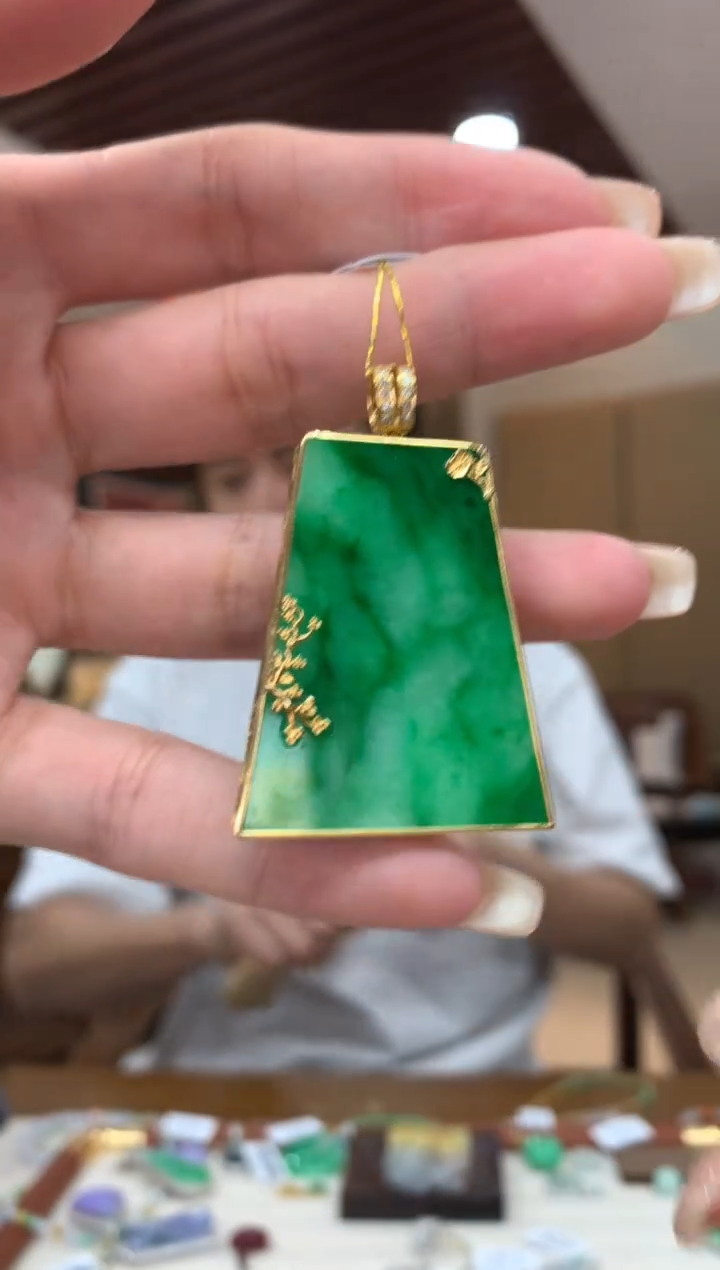 吊坠(不含链)18K金镶嵌翡翠无事牌