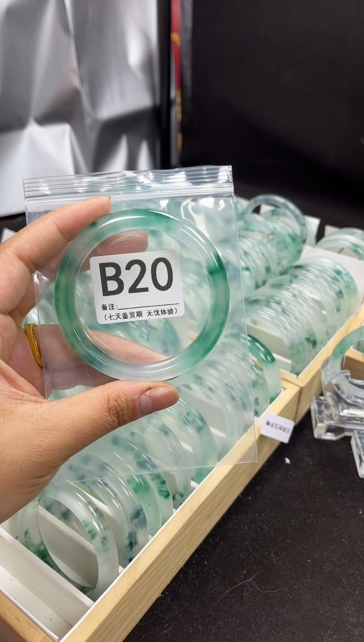 【闪购商品】石英岩玉手镯未镶嵌B20