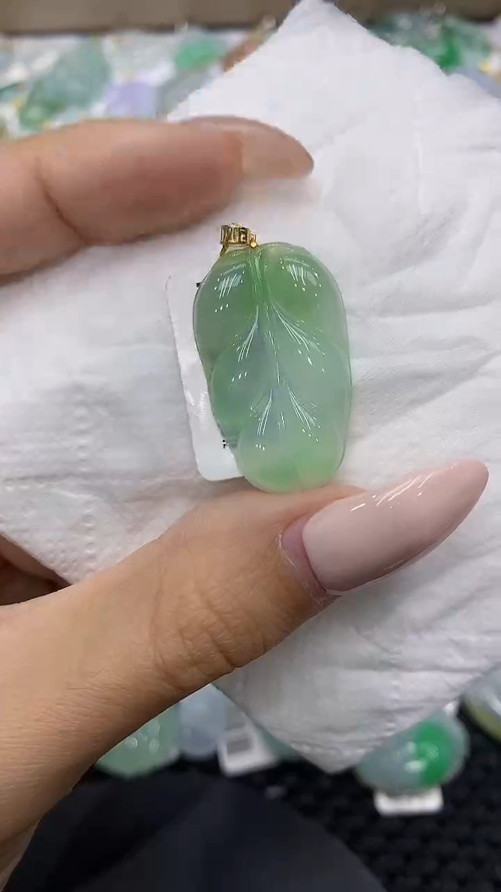颈饰18K金镶嵌翡翠111111111111