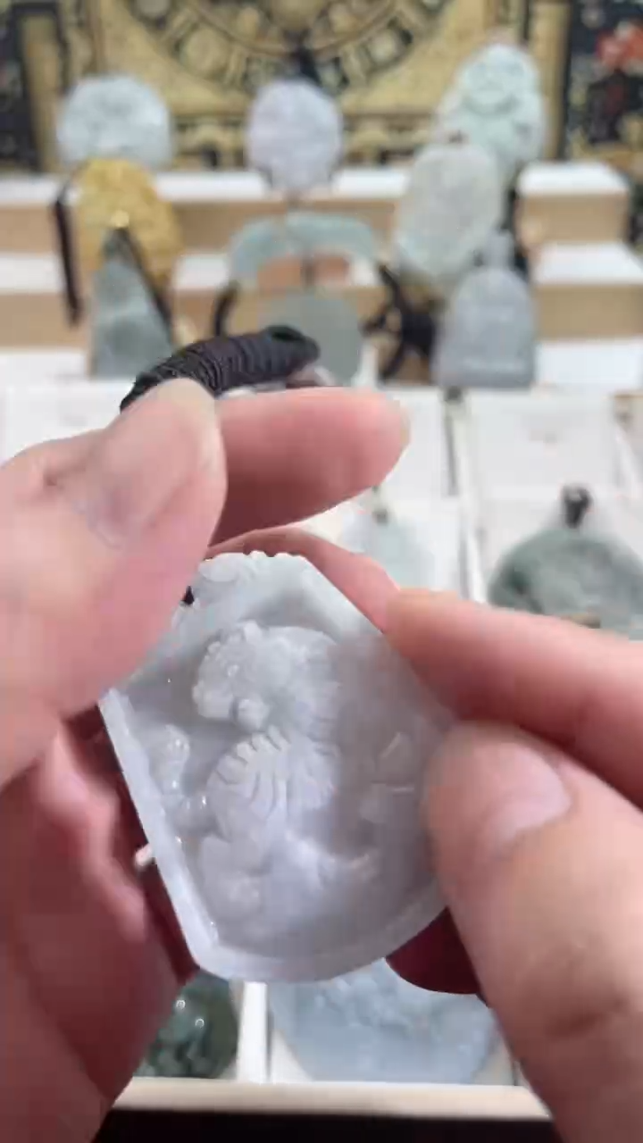 吊坠(赠链)未镶嵌翡翠10/14/     100