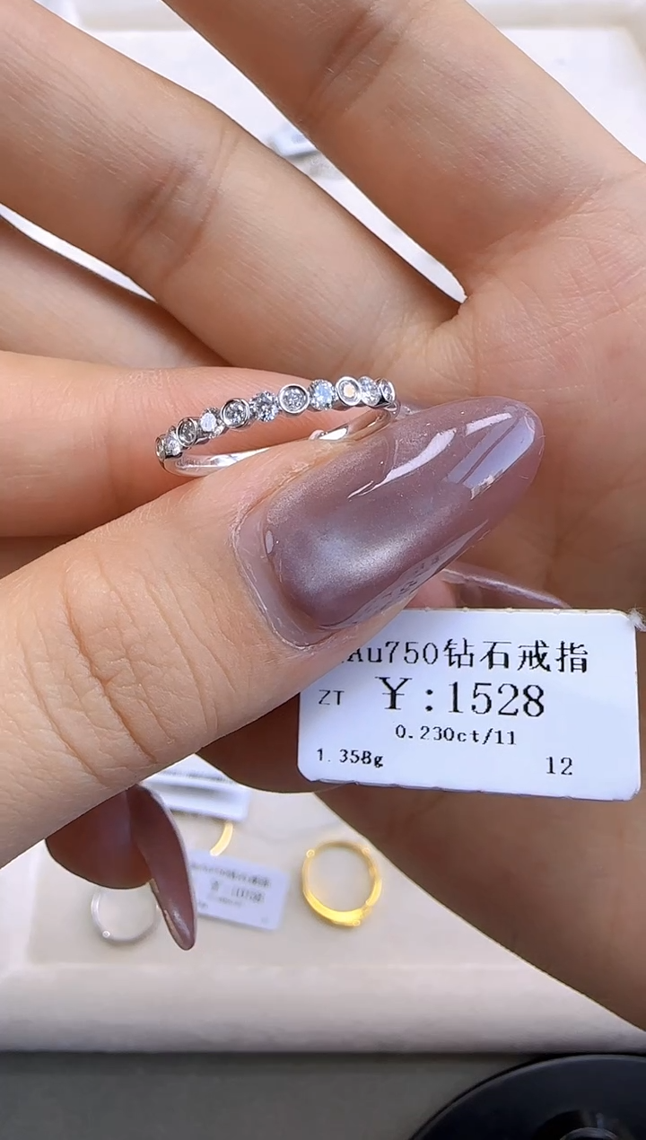 【闪购商品】钻石戒指/指环18K金镶嵌137000