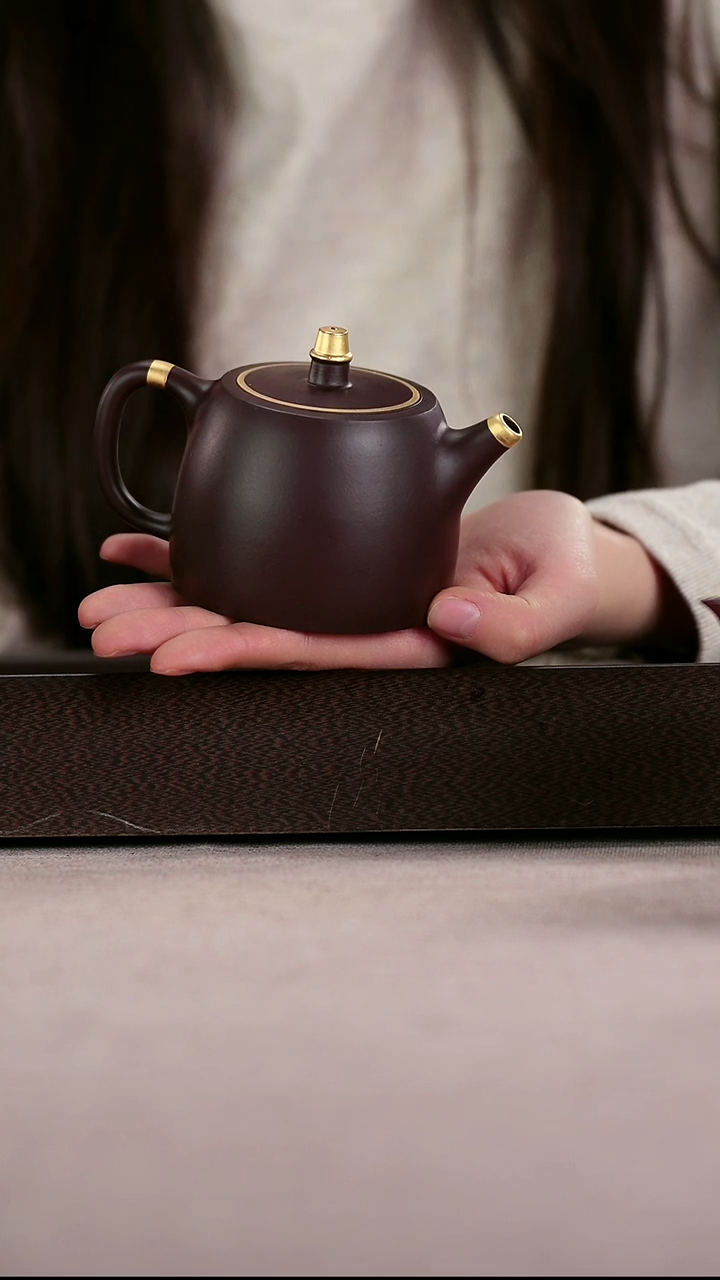 茶壶紫砂四号井茄皮紫泥描金汉铎