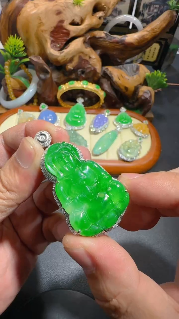 【闪购商品】翡翠吊坠(不含链)18K金镶嵌吊坠