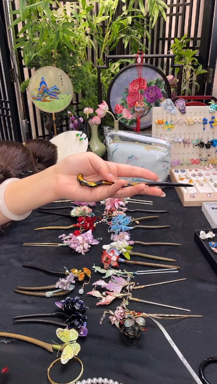 织绣胭***?非遗苏绣手工饰品