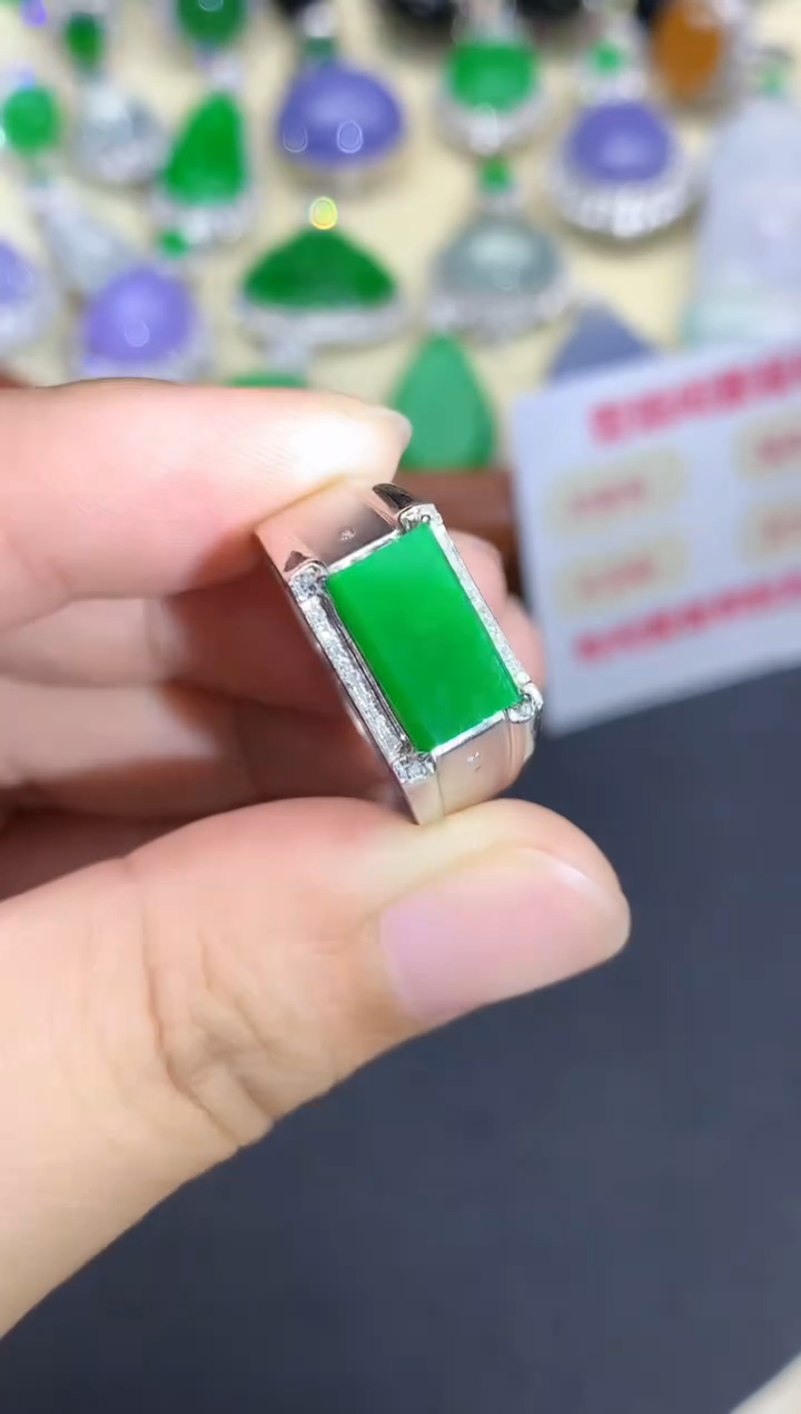 18K金镶嵌戒指翡翠347-中国好珍宝