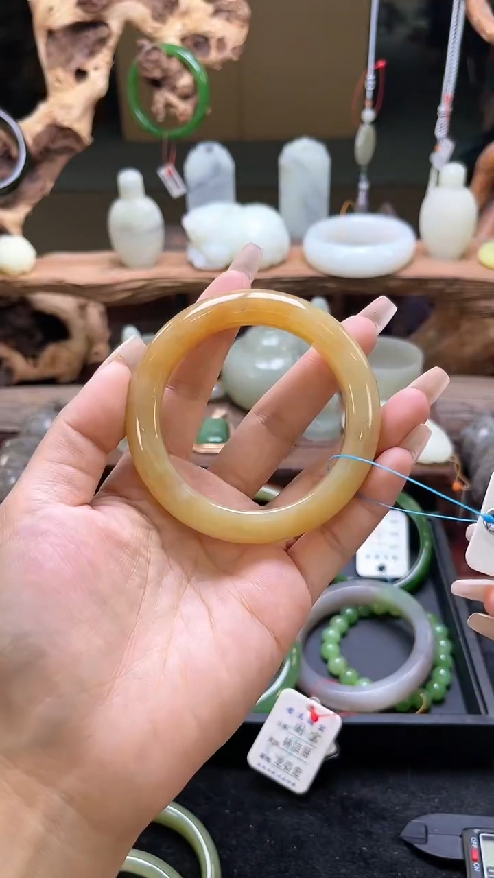 【闪购商品】和田玉手镯未镶嵌若羌黄玉带糖56圈9007344