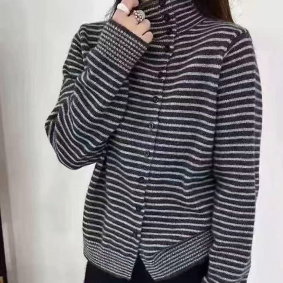 莹莹家/城市猎人~条纹设计感高领斜排扣针织秋冬外穿毛衫时尚