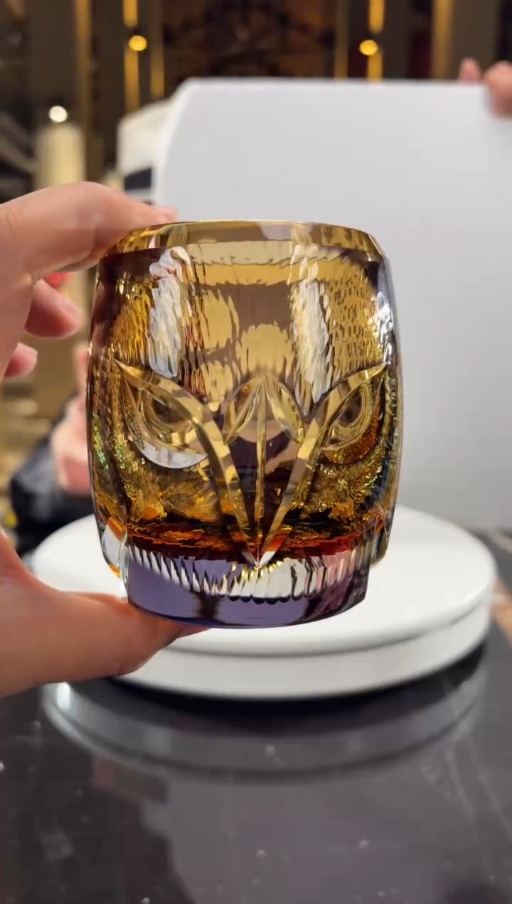摆件鹰象琥珀金威士忌杯