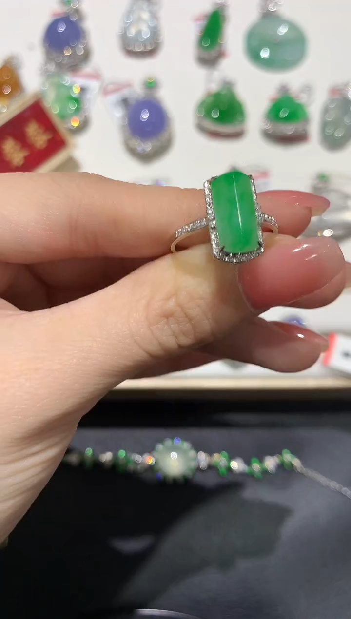 【闪购商品】翡翠吊坠(不含链)18K金镶嵌团购3