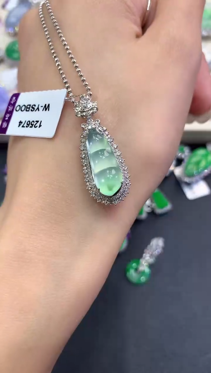 【闪购商品】翡翠吊坠(不含链)18K金镶嵌q81       