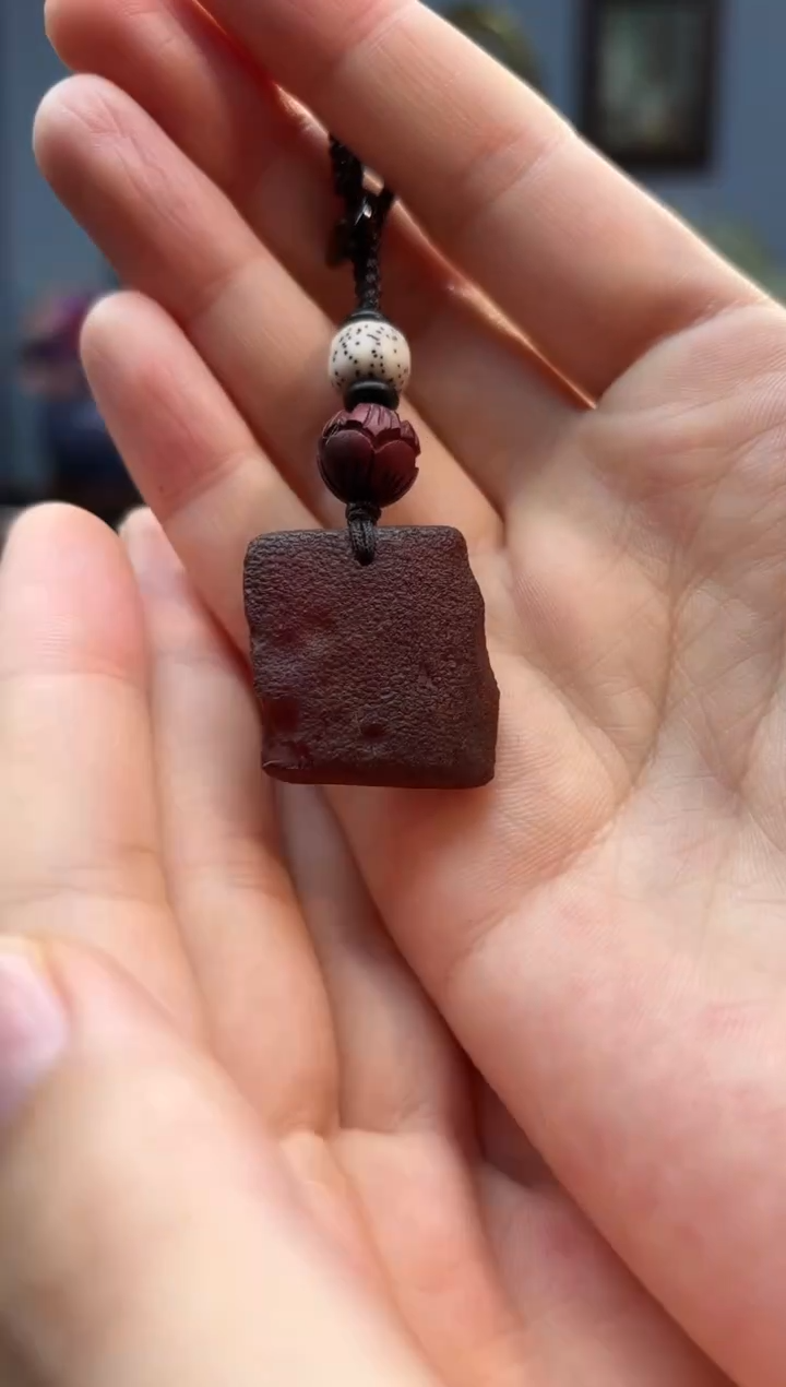 琥珀颈饰未镶嵌包挂