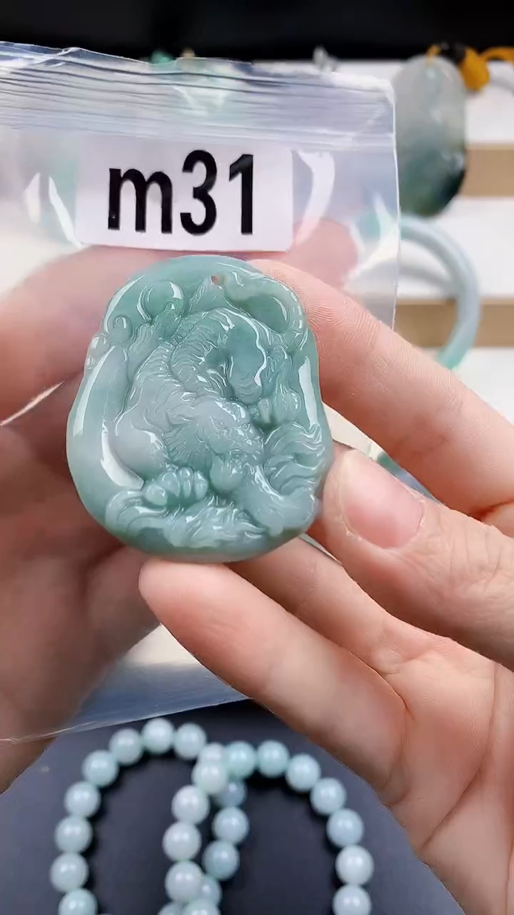 颈饰未镶嵌翡翠天然翡翠吊坠挂件