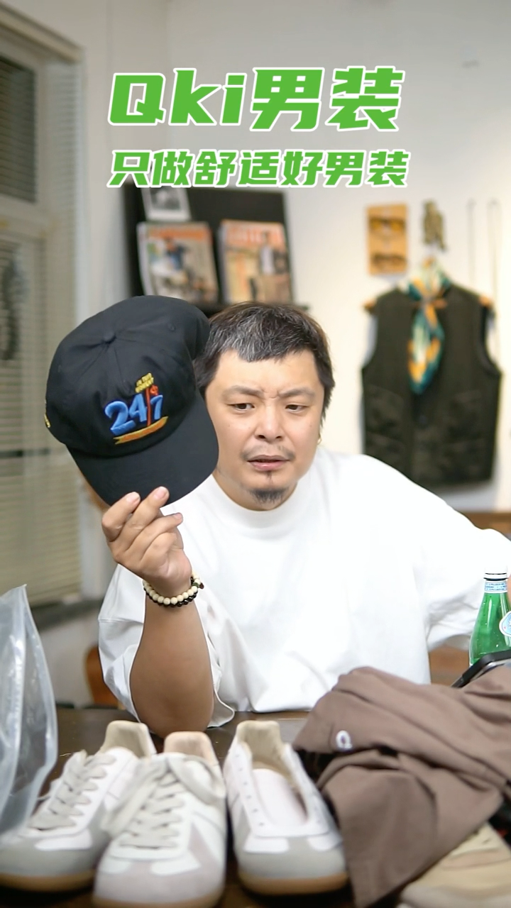 黑色刺绣棒球帽--