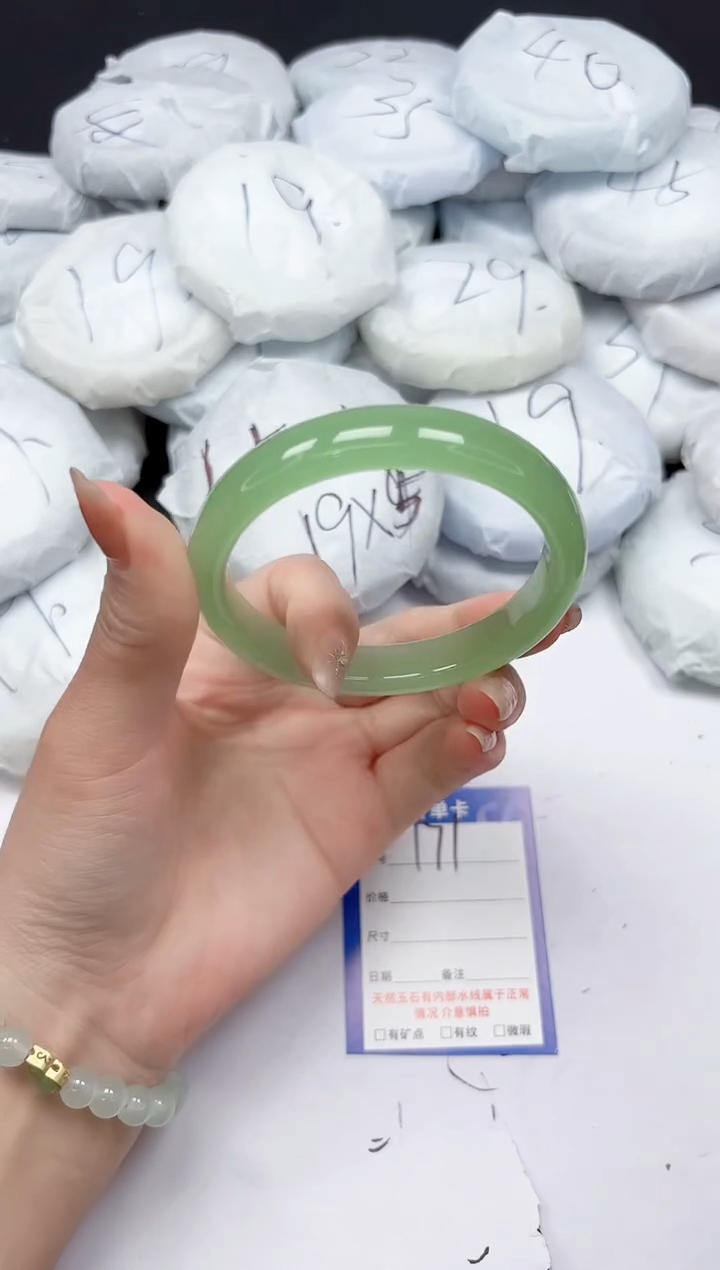 未镶嵌手镯石英质玉171/6061